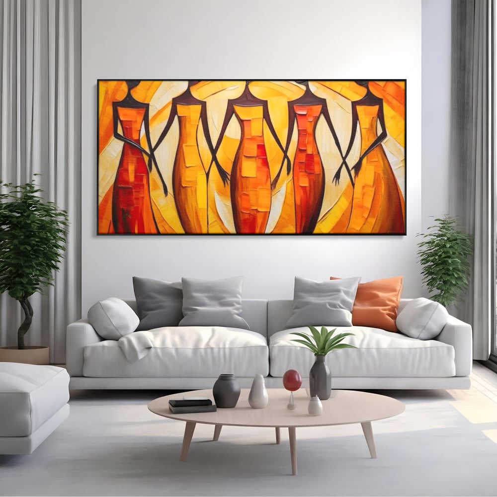 Tablou canvas cu pictura abstracta cu cinci femei stilizate, in rama de aluminiu negru, pe perete intr-un living
